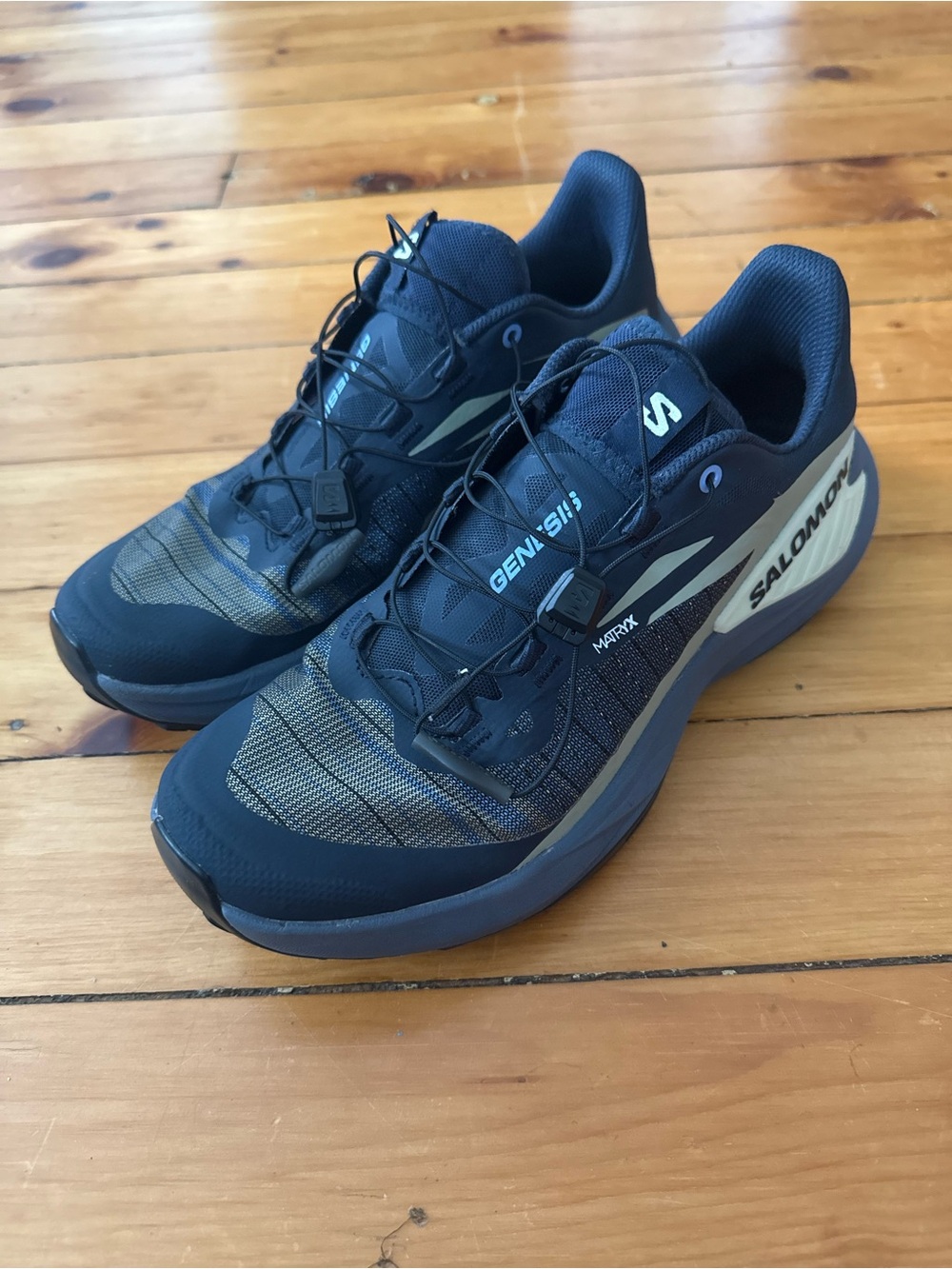 Salomon genesis trail running shoes. Women’s size 9